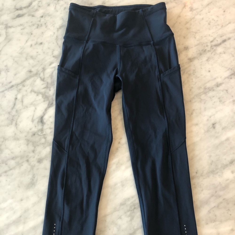 Lululemon cropped navy leggings